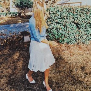 White pleated maxi skirt ✨